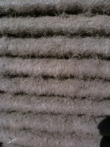 Un filtro atascado reduce el rendimiento de refrigeración y calefacción, por lo que es importante mantenerlo limpio